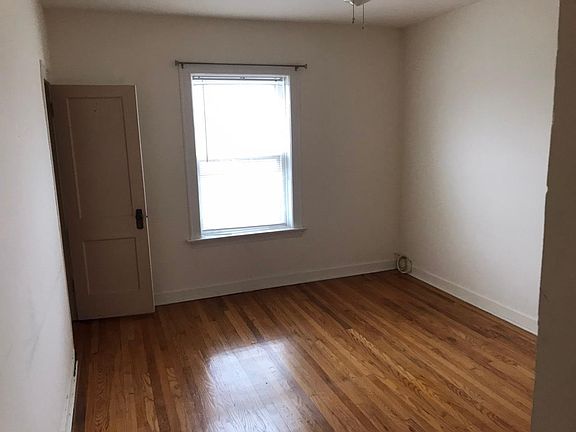 3rd image of 3156 W Cullom Ave
