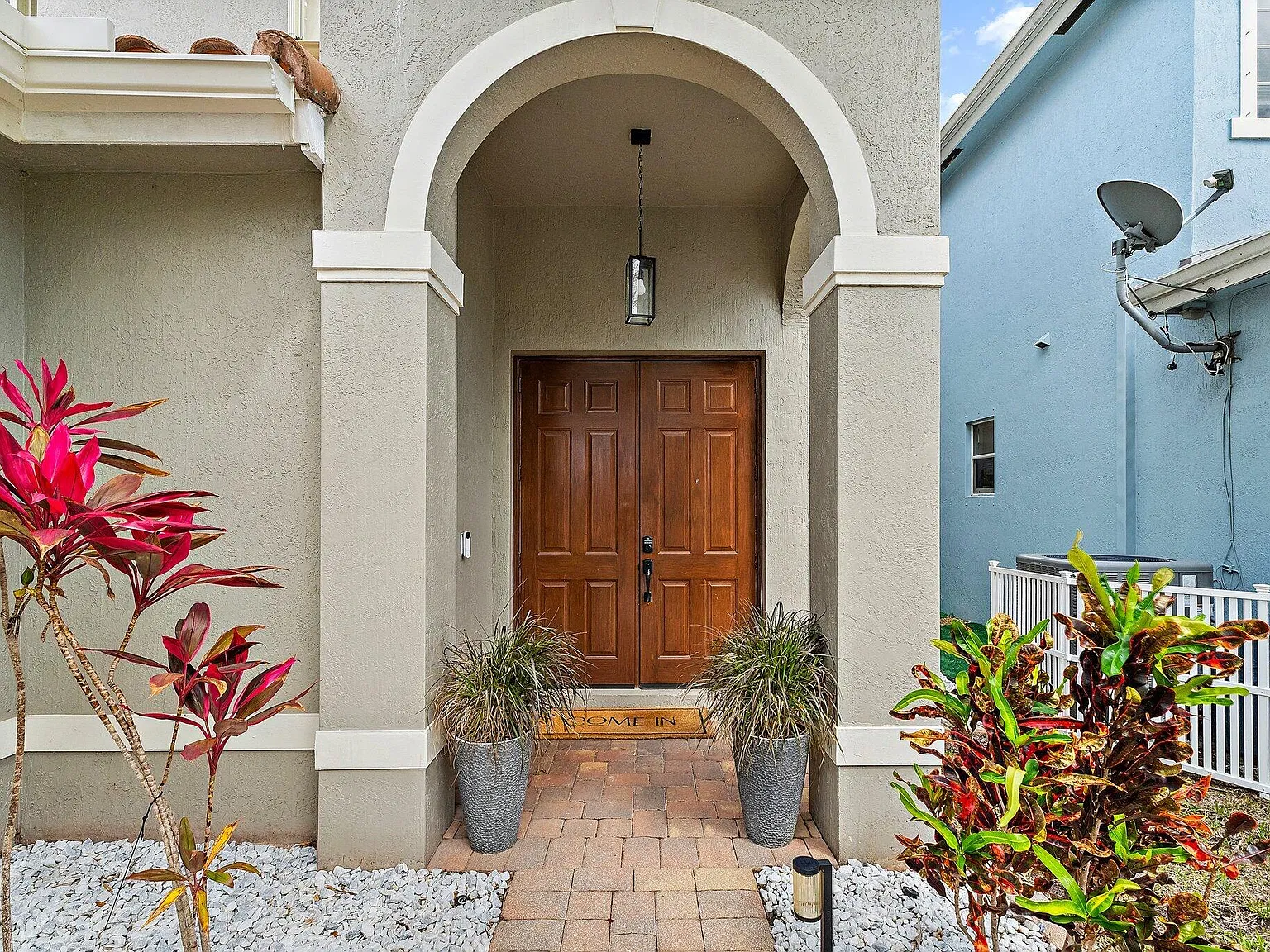 3 bed, 2.5 bath, 2333 sqft, $3,950 — Photo 4
