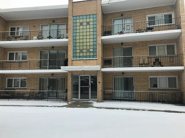10344 S Pulaski Rd APT 204 photo 1
