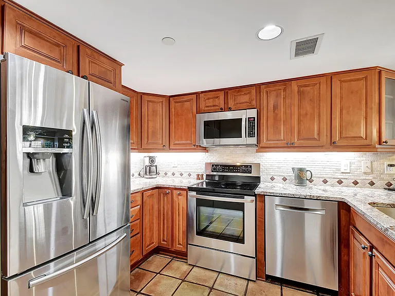 318 Oak Harbour Dr #318 — Photo 9