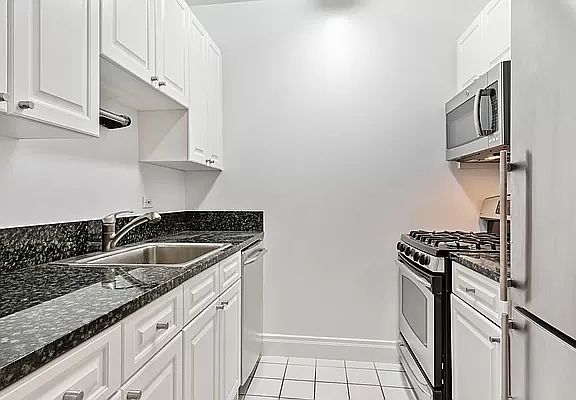 3rd image of 400 E 90th St APT 5B