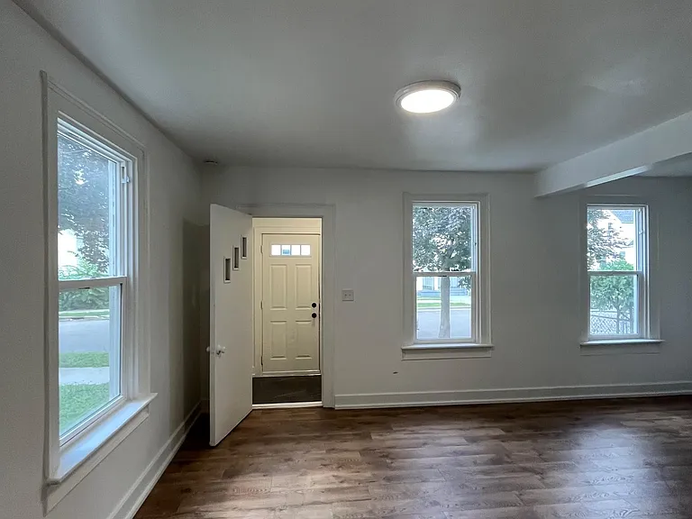 858 Baxter St SE — Photo 8