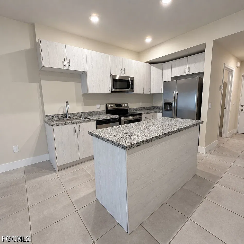 2 bed, 2.0 bath, 910 sqft, $1,295 — Photo 4