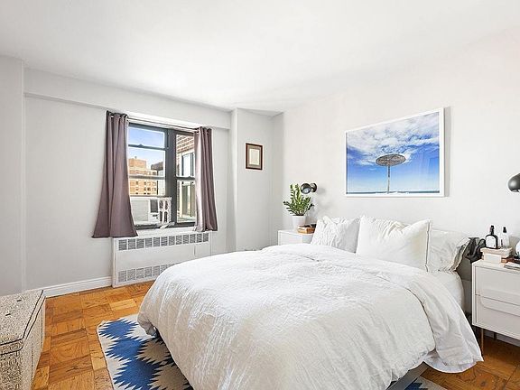 4th image of 417 Grand St APT D2006