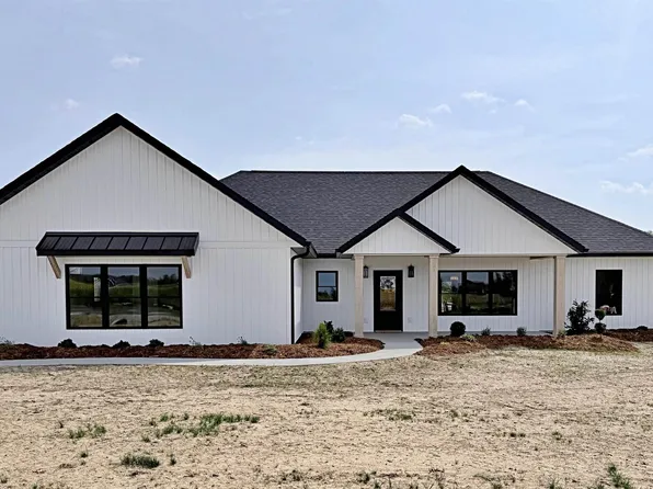 134 Garrett Ave, Loogootee, IN 47553