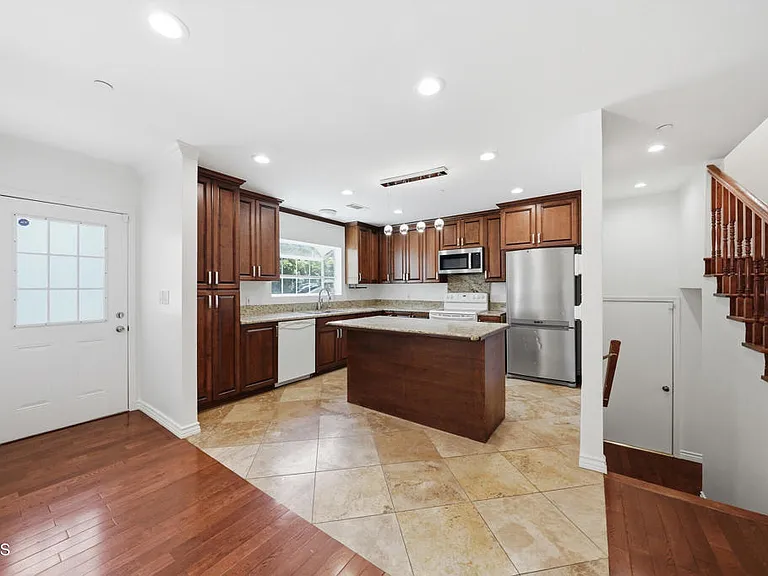 3302 Community Ave — Photo 6