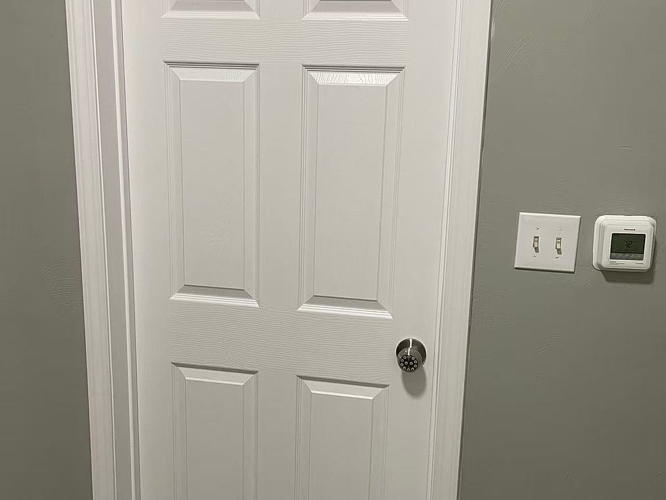 1st image of 912 Adelaide St #1