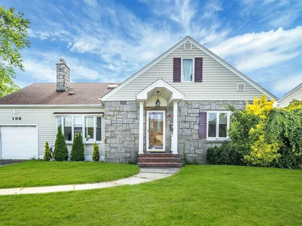 136 Division Avenue, Massapequa, NY 11758