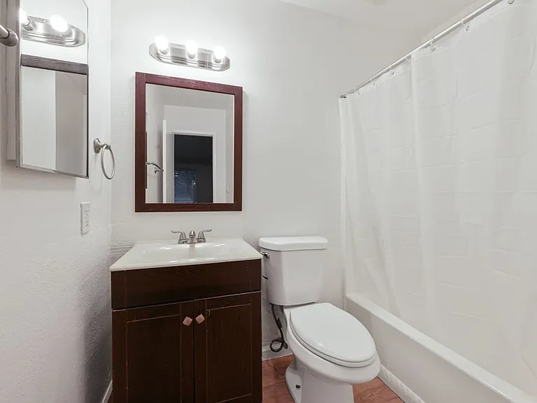 2525 Broadway — Photo 24
