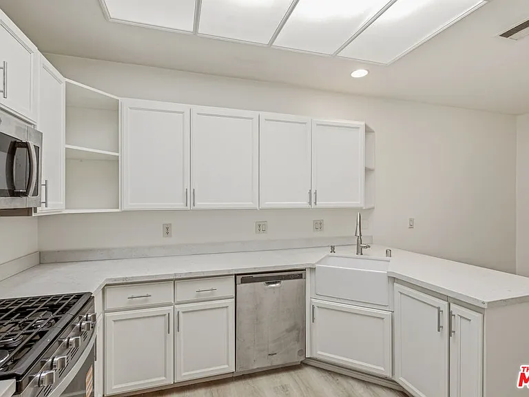 11636 Montana Ave #103 — Photo 24