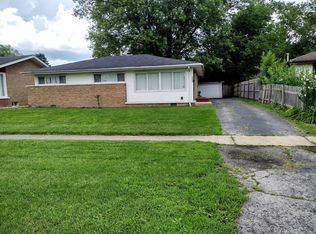 2813 Oxford Dr N, Markham, IL 60428