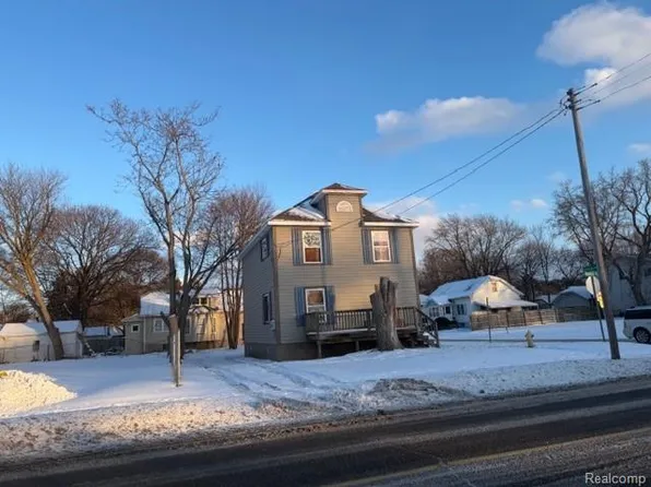 2917 Fenton Rd, Flint, MI 48507