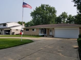 18964 Cheyenne St, Clinton Township, MI 48036