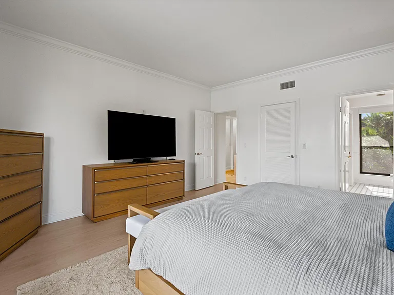 11842 Pebblewood Dr #202 — Photo 10