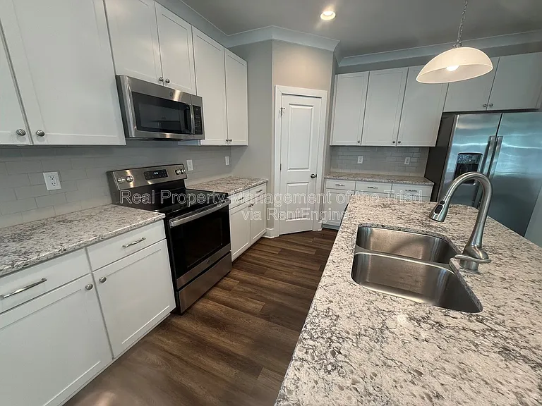 410 Salem Grace St — Photo 5