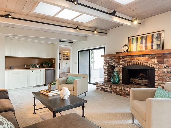 5th image of 2425 Melendy Dr