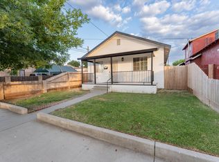 144 E Lewis St, Lindsay, CA 93247