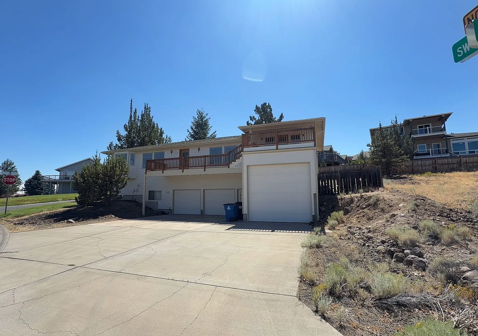 3 Bedroom / 2 Bathroom Home with Large 2 Car garage With Shop Area and RV — Photo 2