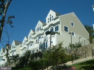 2052 Beacon Heights Dr, Reston, VA 20191