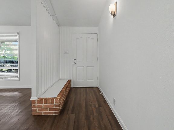 3rd image of 910 Wisteria Way