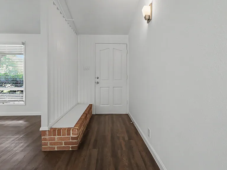 910 Wisteria Way — Photo 3