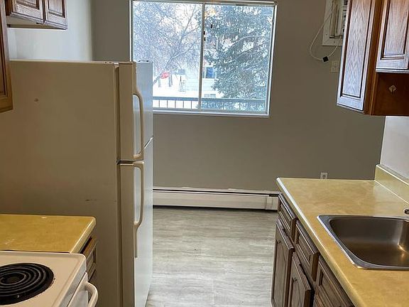4th image of 828 Empress St #5