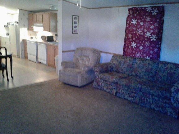 3rd image of 1110 Walton St Trailer 27