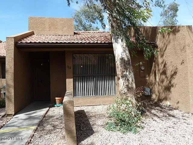 3 bed, 2.0 bath, 1269 sqft, $1,900 — Photo 3
