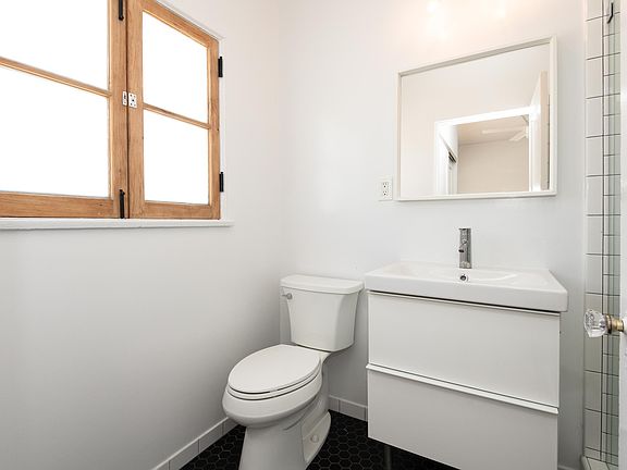 5th image of 7716 Rosewood Ave