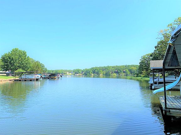 5th image of 1786 Lakeshore Dr