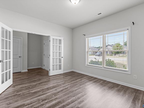 5th image of 207 Rye Cir
