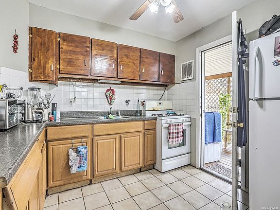 5th image of 17 E Halley Ln