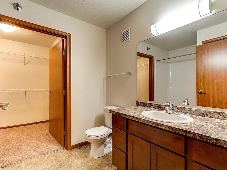 Southport Heights Apartments — Photo 38