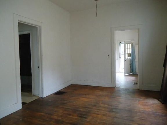3rd image of 1436 Western Ave
