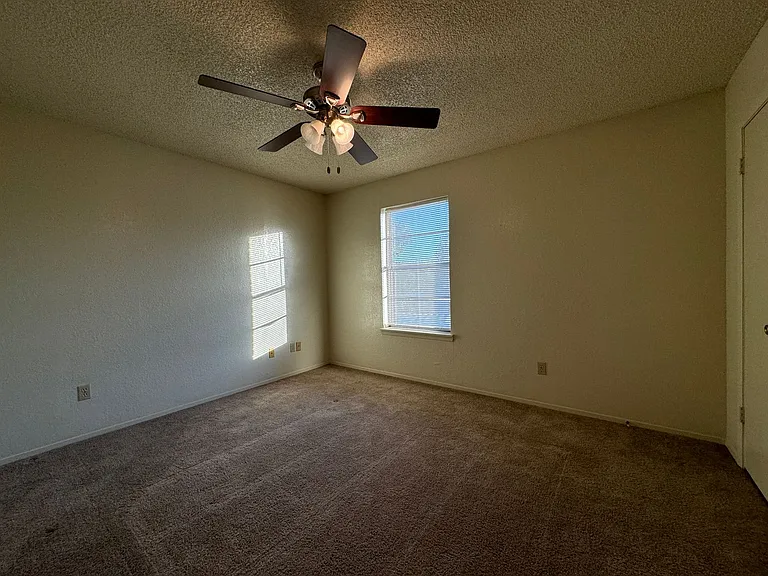 214 Romana Cir #E — Photo 12