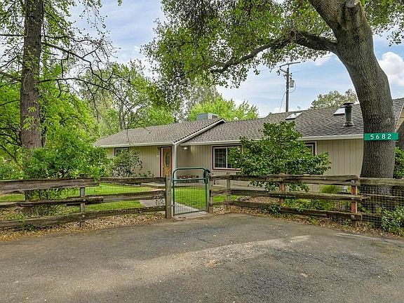 3rd image of 5682 Virginiatown Rd