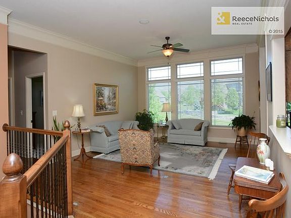 3rd image of 609 SW Wintergarden Dr