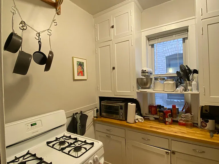 137 Fairview Ave N #4 — Photo 6