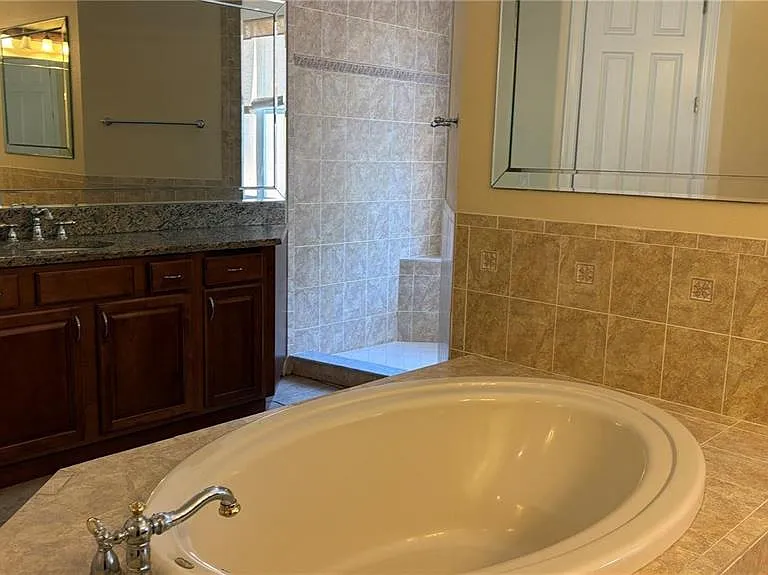 10547 Martinique Isle Dr — Photo 16
