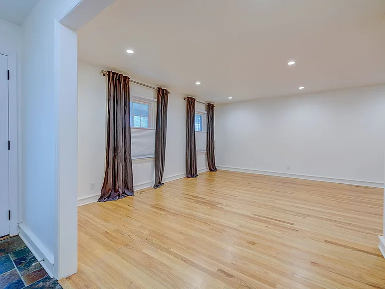 10602 Tioga Ct — Photo 11