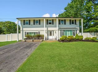 1 Rosanne Ct, Nesconset, NY 11767