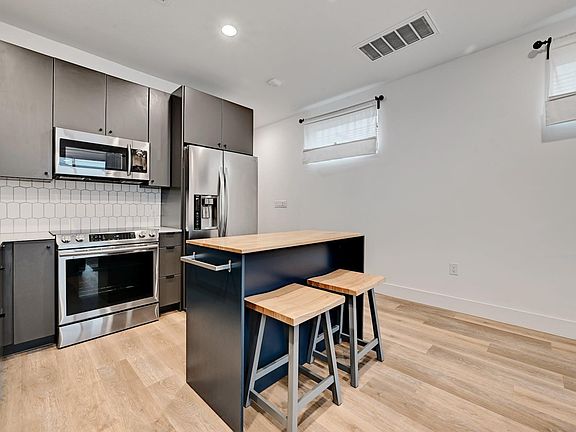 5th image of 2709 E 5th St #1303