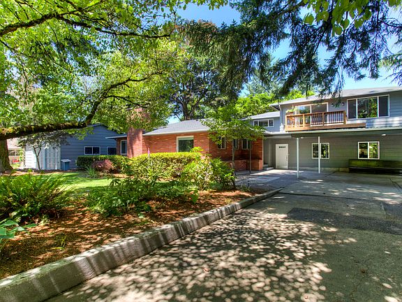 2nd image of 3523 SE Sellwood St
