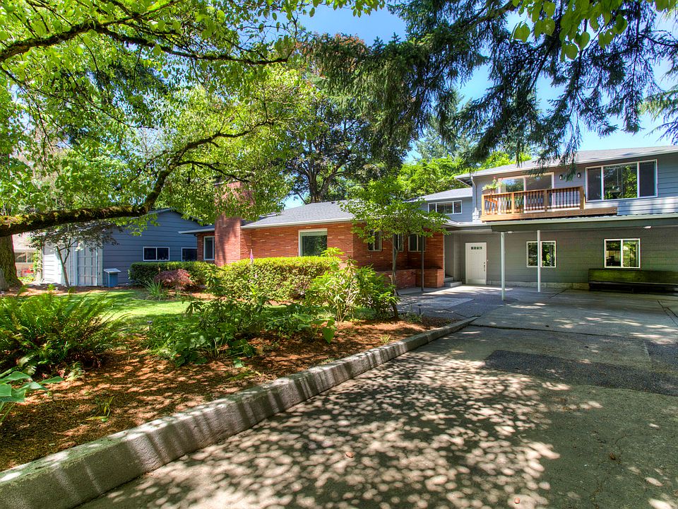 1st image of 3521 SE Sellwood St