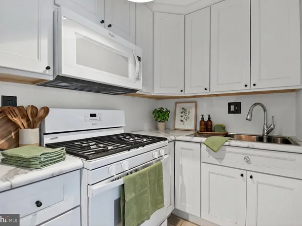 1225 Martha Custis Dr APT 415, Alexandria, VA 22302