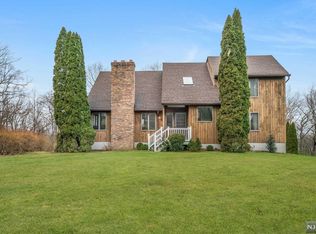 34 Malcolm Pl, Mahwah, NJ 07430