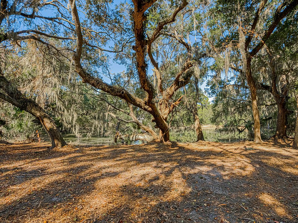 1st image of 12 Dolphin Point Ln