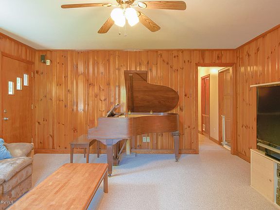 4th image of 1971 Wintergreen Dr