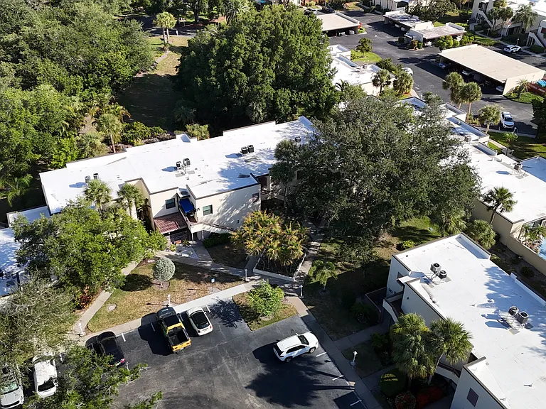 418 Spring Lakes Blvd — Photo 3