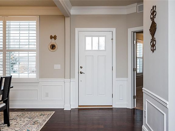 5th image of 695 Shinnecock Ln
